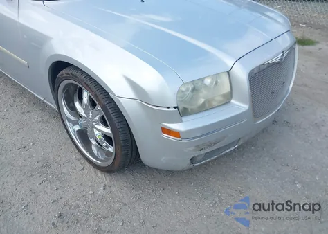 2005 Chrysler 300 Touring z USA, uszkodzony, nr VIN 2C3JA53G45H512214